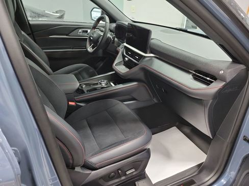 Used 2025 Ford Explorer ST image 24