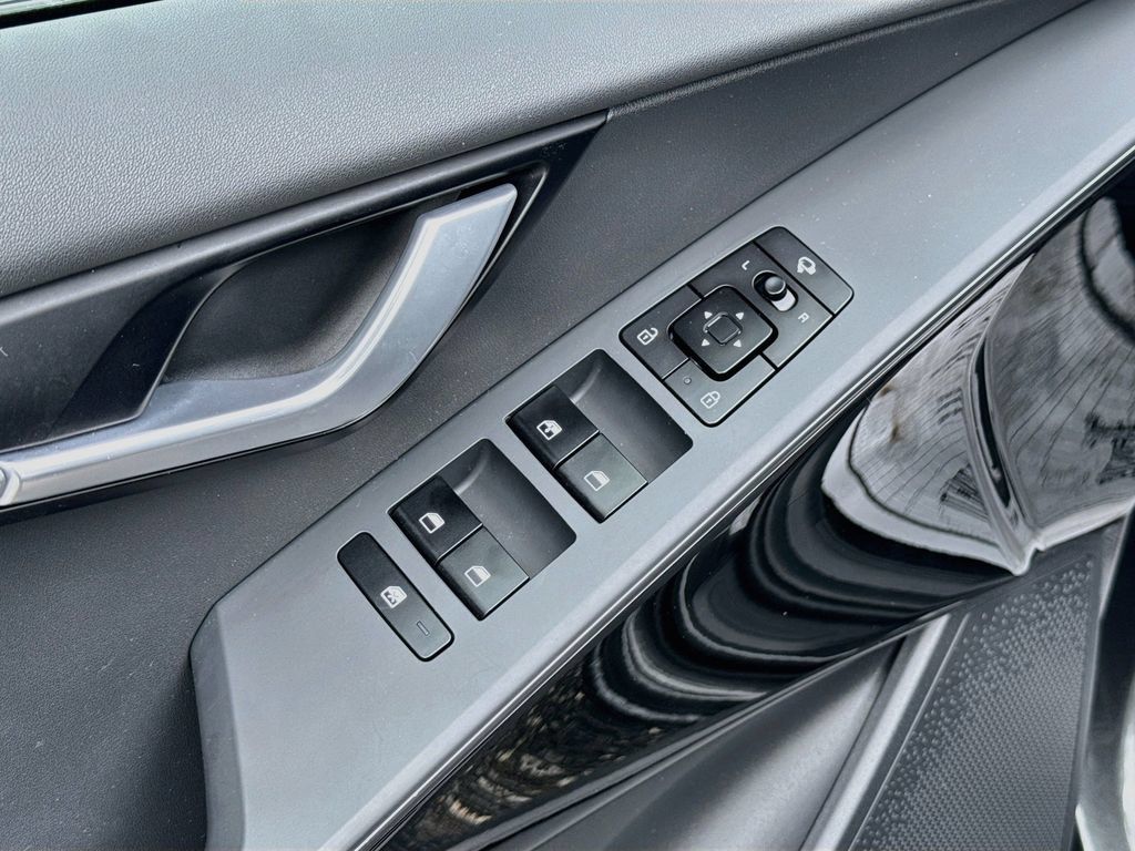Certified 2023 Kia Niro EX Touring FWD image 21