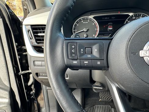 Used 2023 Nissan Rogue SL image 20