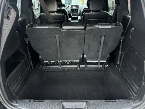 Used 2018 Dodge Grand Caravan SXT w/ Driver Convenience Group image 9