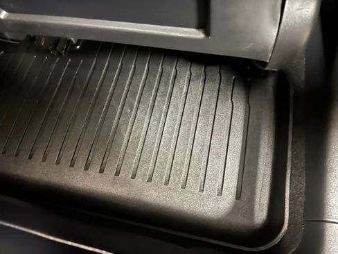 Used 2023 Tesla Model 3 Standard Range image 25