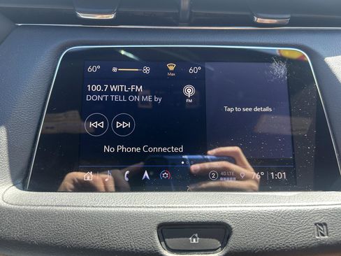 Used 2021 Cadillac XT4 Premium Luxury w/ Sun And Sound Package AWD/4WD image 23