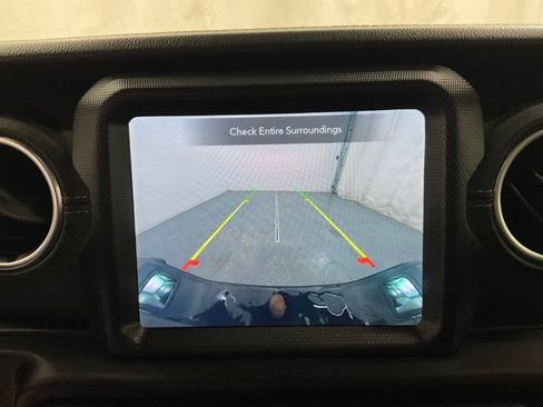 Used 2020 Jeep Gladiator Overland AWD/4WD image 19