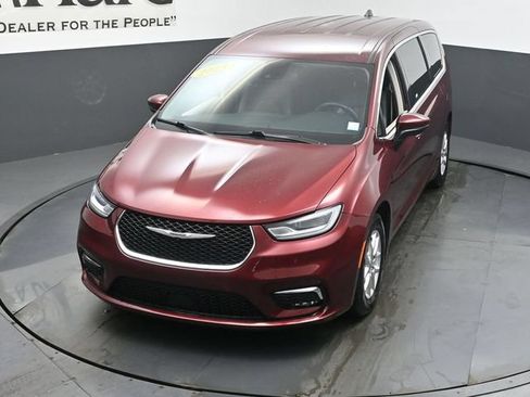 Used 2023 Chrysler Pacifica Touring-L FWD image 48