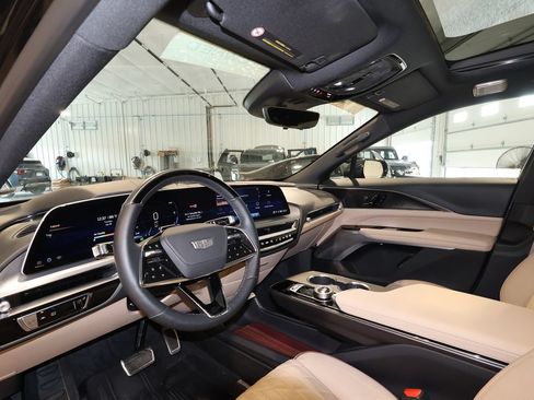 Certified 2026 Cadillac Lyriq Signature Luxury w/ Nappa Leather Package AWD/4WD image 9