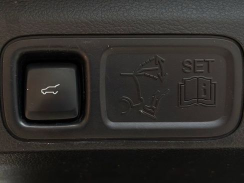 Used 2018 Lincoln Navigator Premiere RWD image 34