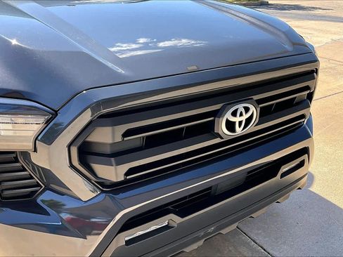 Used 2025 Toyota Tacoma SR5 AWD/4WD image 30