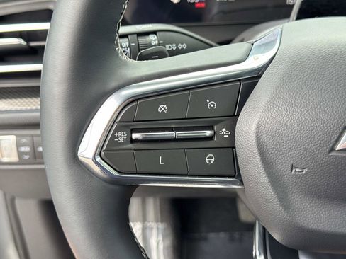 Used 2025 Chevrolet Traverse High Country AWD/4WD image 11