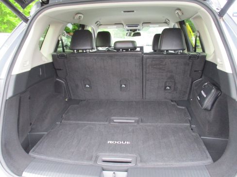 Used 2025 Nissan Rogue SL AWD/4WD image 14