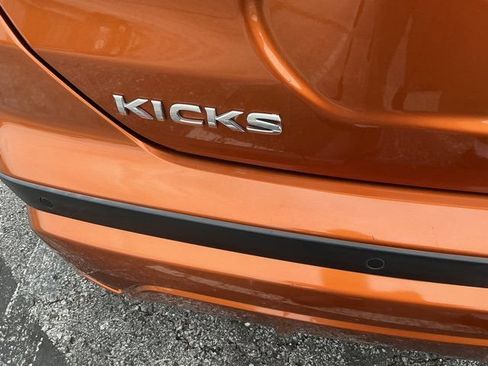 Used 2022 Nissan Kicks SV w/ Interior Electronics Package FWD image 10