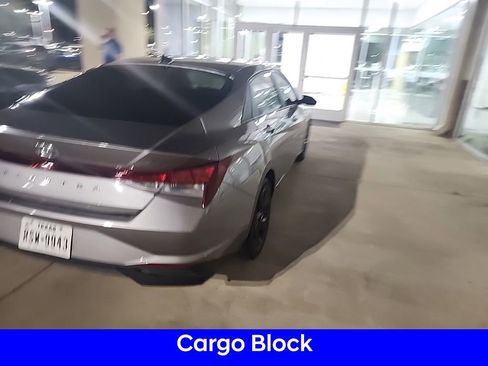 Used 2022 Hyundai Elantra SEL w/ Cargo Package image 13