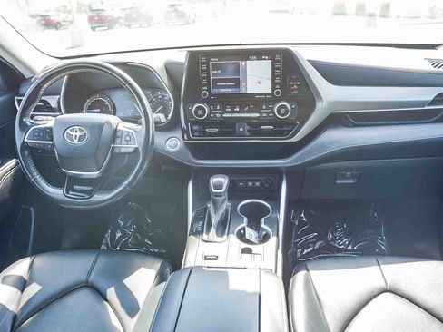 Used 2021 Toyota Highlander XLE image 12