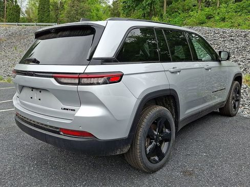 Used 2023 Jeep Grand Cherokee Limited w/ Luxury Tech Group II AWD/4WD image 5