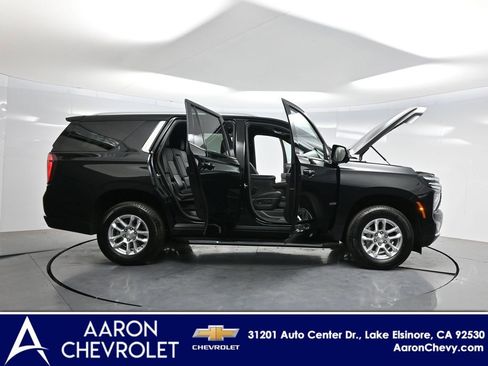 Used 2025 Chevrolet Tahoe LT AWD/4WD image 3