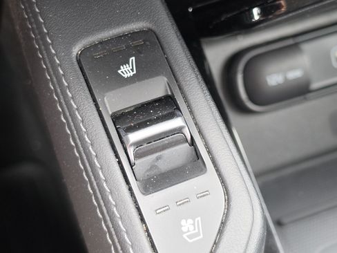 Used 2022 Kia Telluride EX w/ EX Premium Package FWD image 26