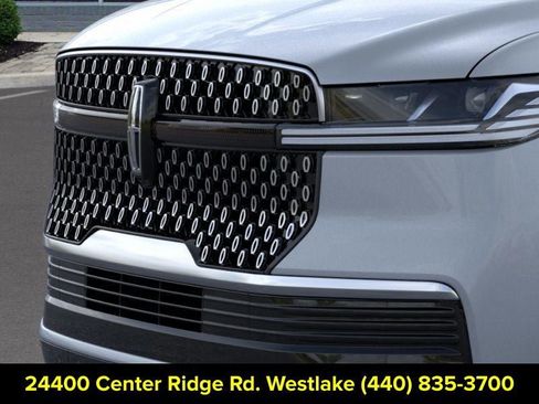 New 2025 Lincoln Navigator Reserve image 17