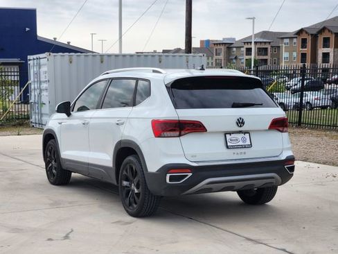 New 2024 Volkswagen Taos SE image 3