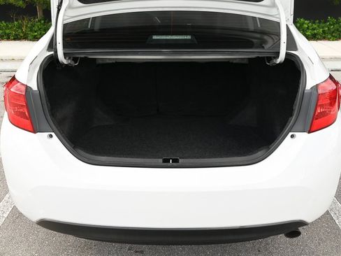 Used 2018 Toyota Corolla SE image 9