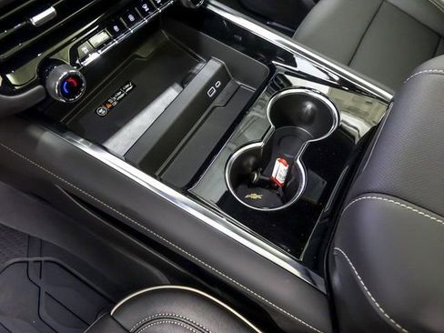 New 2026 Chevrolet Suburban Premier image 25