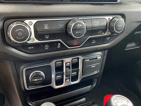 Used 2024 Jeep Wrangler Sport S image 27