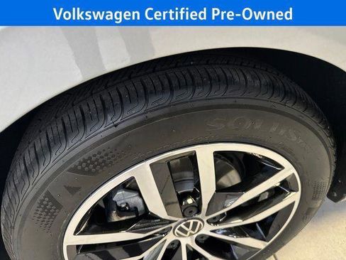 Used 2025 Volkswagen Jetta SE w/ Sunroof Package FWD image 32