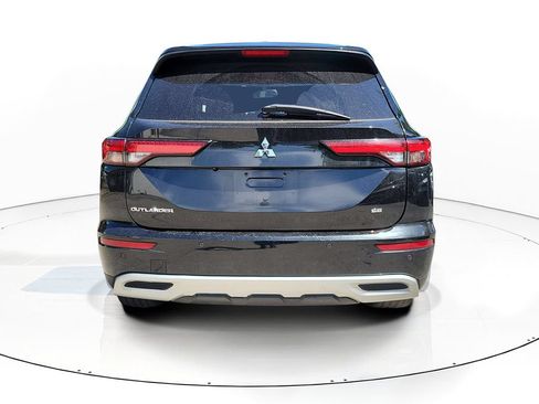Used 2023 Mitsubishi Outlander SE FWD image 5