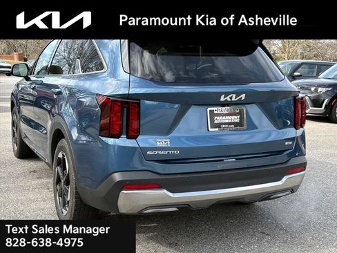 Used 2025 Kia Sorento EX image 4