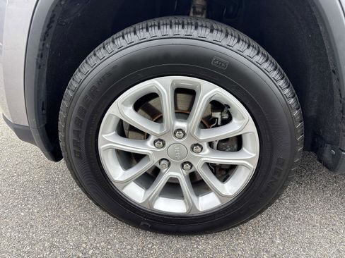 Certified 2021 Jeep Grand Cherokee Laredo image 8