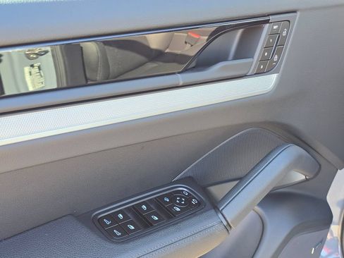 Certified 2026 Porsche Cayenne AWD/4WD image 19