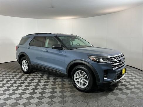 Used 2026 Ford Explorer Active AWD/4WD image 3