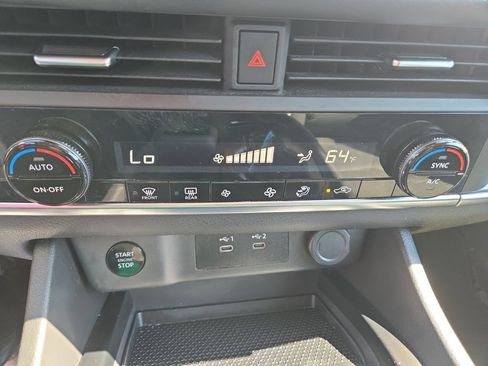 Used 2024 Nissan Rogue SV FWD image 30
