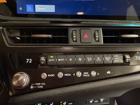 Used 2025 Lexus ES 350 w/ Premium Package FWD image 16