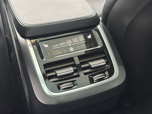 Certified 2023 Volvo XC90 B6 Core w/ Climate Package image 9