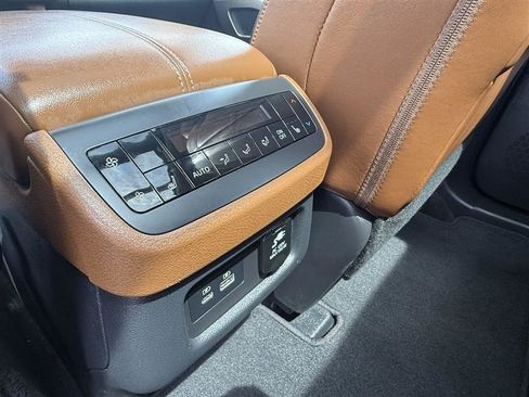 Used 2023 Nissan Pathfinder Platinum AWD/4WD image 33