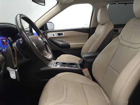Used 2020 Ford Explorer Platinum w/ Premium Technology Package AWD/4WD image 17