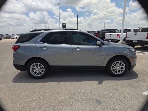 Used 2023 Chevrolet Equinox LT AWD/4WD image 2