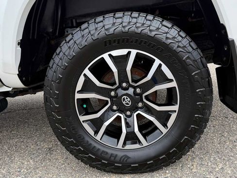 Used 2022 Toyota Tacoma TRD Sport w/ Technology Package AWD/4WD image 28
