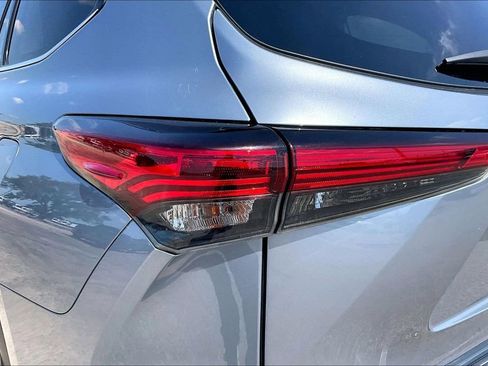 Used 2021 Toyota Highlander Platinum AWD/4WD image 20