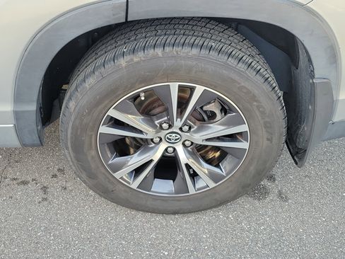 Used 2018 Toyota Highlander LE image 38