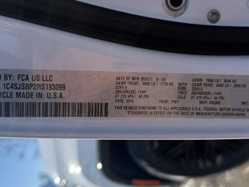 Used 2024 Jeep Wagoneer L Series II w/ Convenience Group I image 11