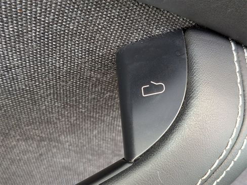 Used 2022 Tesla Model X Plaid image 13