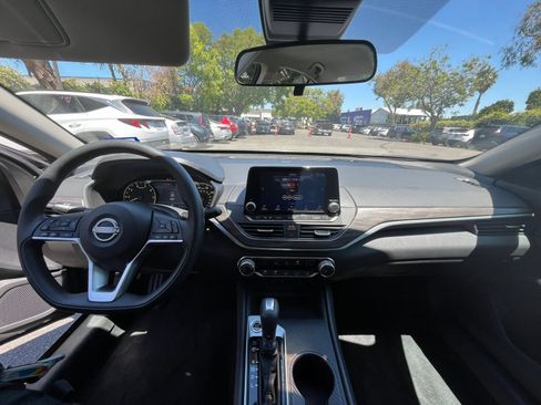 Used 2025 Nissan Altima 2.5 SV FWD image 28