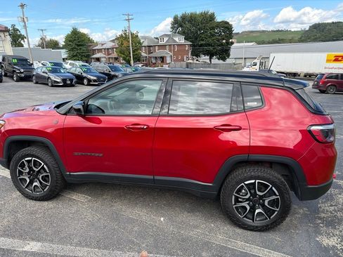 Certified 2025 Jeep Compass Trailhawk AWD/4WD image 6