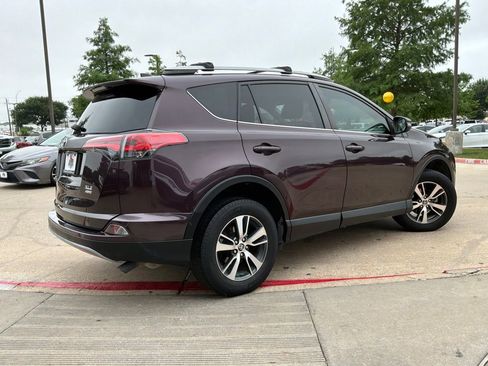 Used 2017 Toyota RAV4 XLE AWD/4WD image 6
