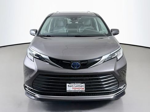 Used 2023 Toyota Sienna Limited AWD/4WD image 2
