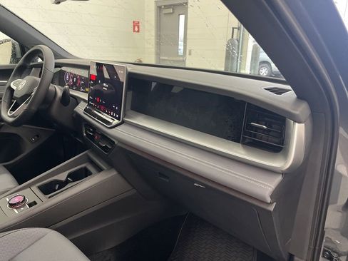New 2026 Volkswagen Tiguan SE R-Line AWD/4WD image 39