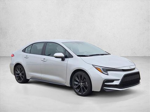 Used 2024 Toyota Corolla SE FWD image 3