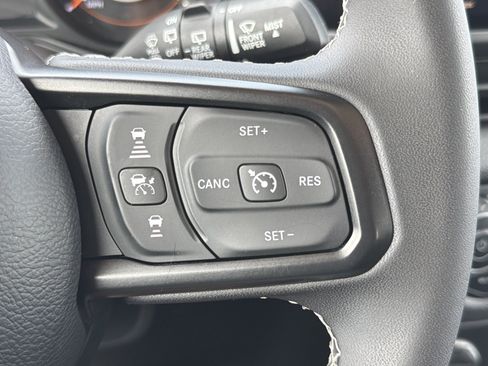Used 2025 Jeep Wrangler Unlimited Sport AWD/4WD image 29