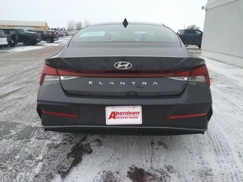 Used 2024 Hyundai Elantra SEL image 6