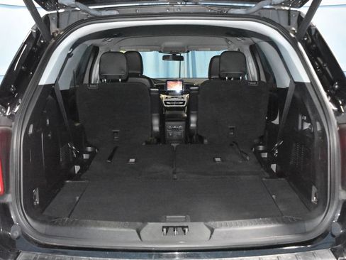 Used 2022 Ford Explorer XLT w/ Equipment Group 202A image 34